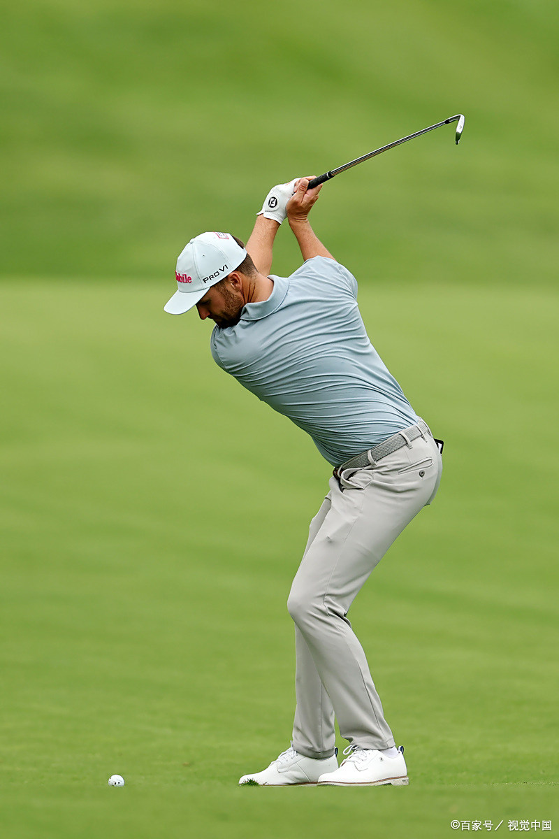 高尔夫球员突破自我，表现堪称完美