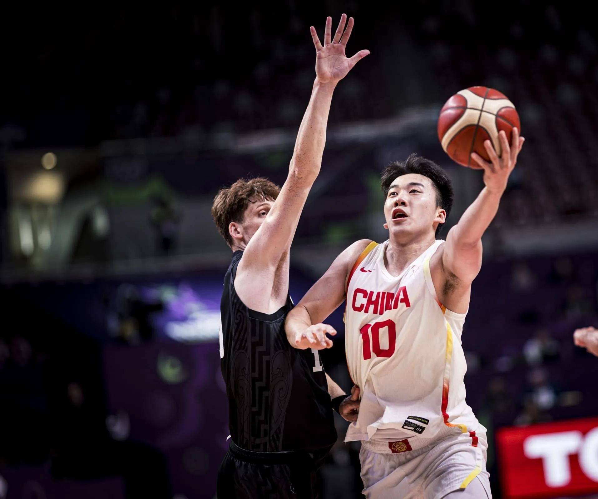 亚洲杯球员突破自我，表现堪称完美