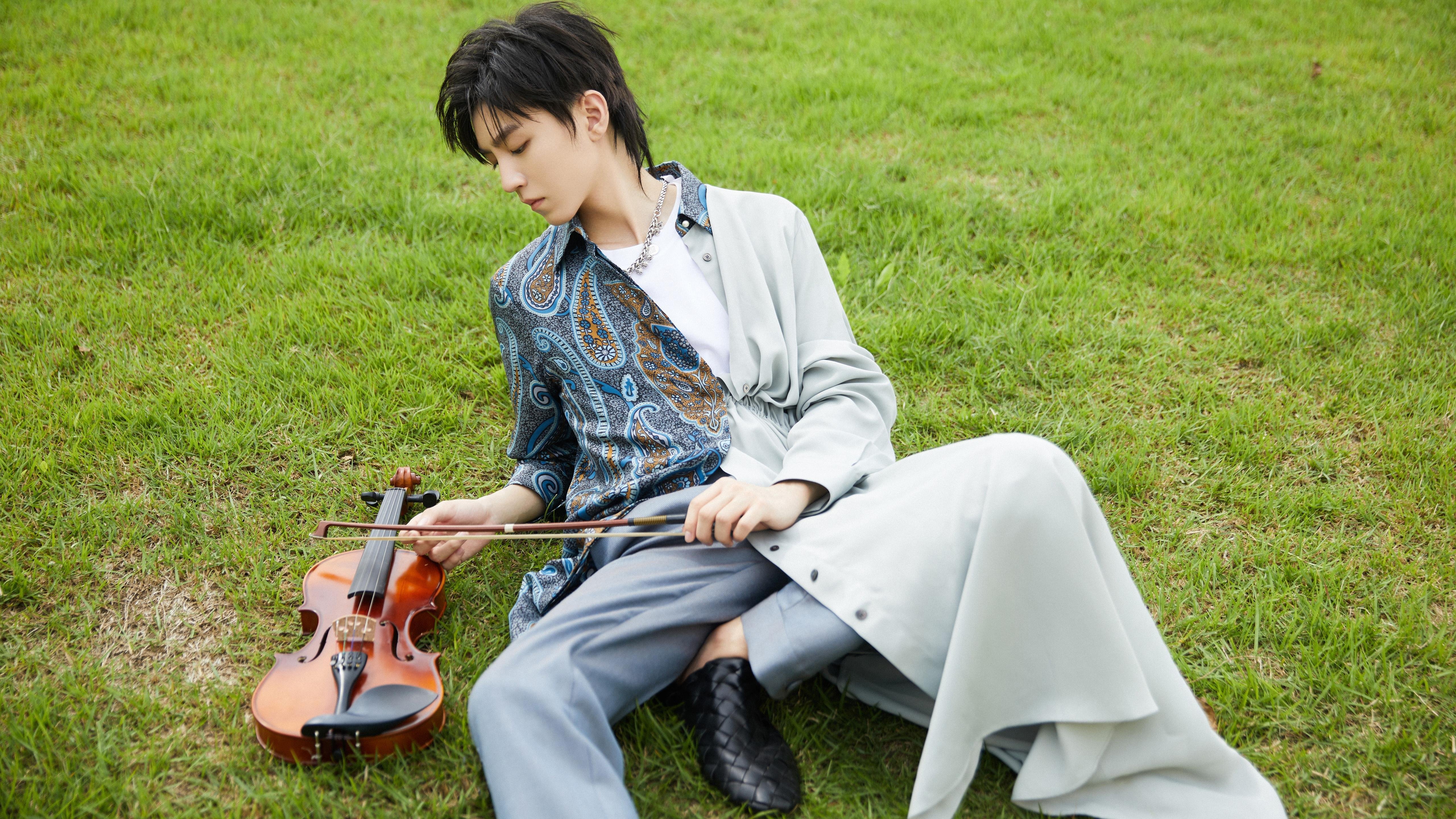 跨界绝杀！库里关键一投助马刺险胜深圳队